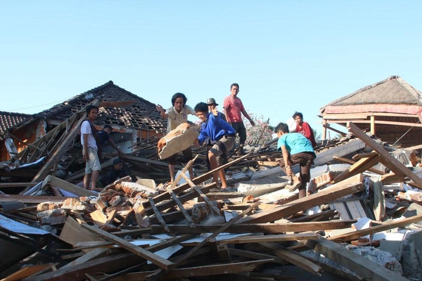 Endonezya'daki depremde ölü sayısı 387’ye yükseldi